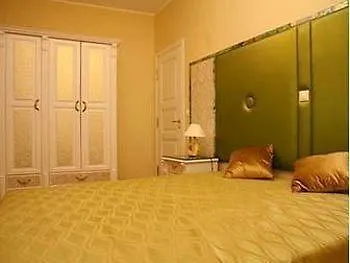 Cozy In Old Town Apartment *