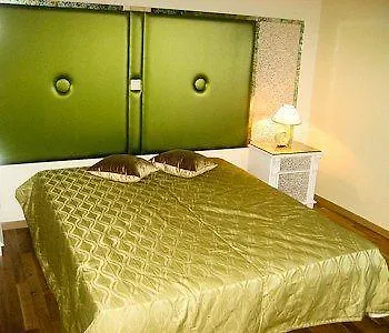 Cozy In Old Town Apartment *