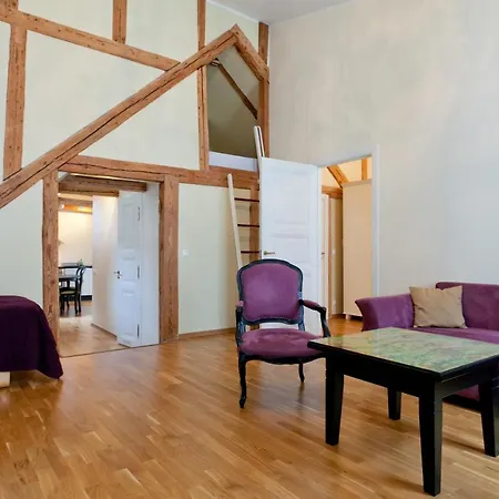 Cozy In Old Town Apartment *